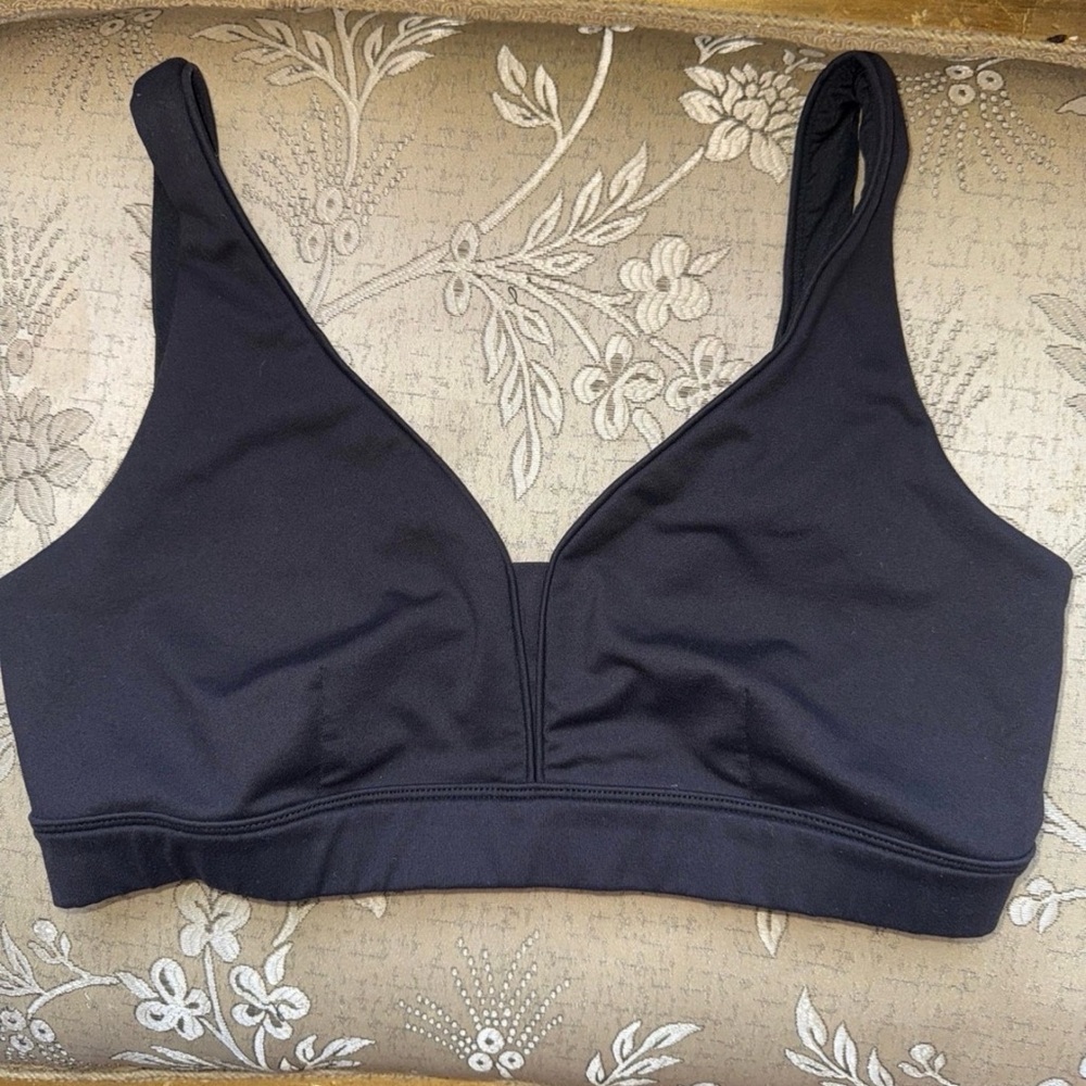 ALO Yoga Bra - Picture 2 of 2
